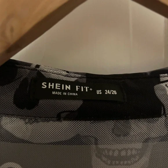 💀Black and White Skull Print Sheer Top - Picture 3 of 7